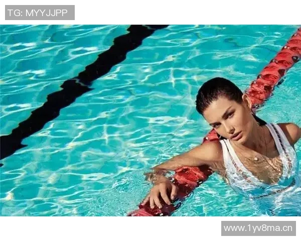 优雅与舒适并存的女士泳装设计，展现夏日时尚与自信魅力